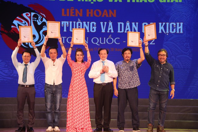  "Truyện ngoài chính sử-Làm vua" đoạt HCV Liên hoan Tuồng và Dân ca kịch toàn quốc 2022 ảnh 3