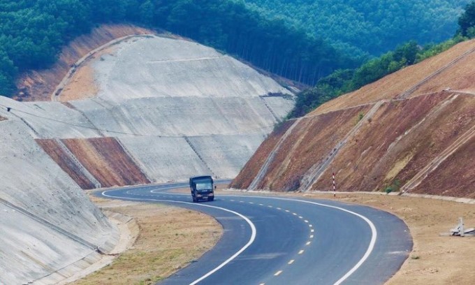 Cắt, điều chuyển khối lượng hai dự án thành phần cao tốc Bắc - Nam chậm tiến độ