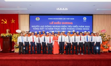 EVN tuyên dương 121 cá nhân tiêu biểu ngành điện