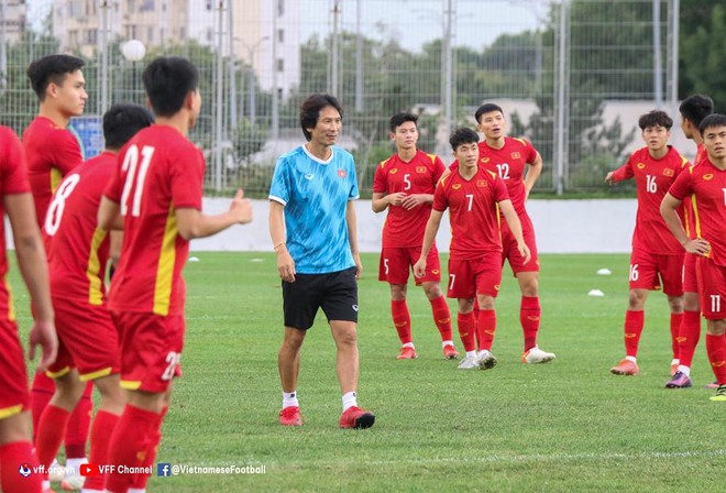 HLV Gong tiếp thêm tự tin cho học trò trước màn quyết đấu Ả Rập Xê Út ảnh 1