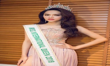 Hương Giang ngồi "ghế nóng" cuộc thi "Miss International Queen 2022"