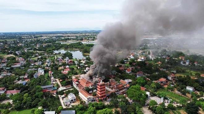 “Hậu” cháy chùa Hòa Phúc, Hà Nội yêu cầu rà soát hệ thống điện và phòng cháy trong di tích ảnh 1