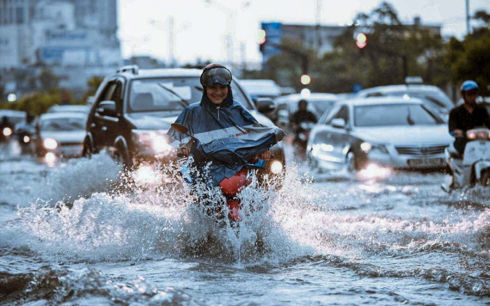 Hướng dẫn chăm sóc xe máy mùa mưa, đường ngập nước sao cho bền đẹp