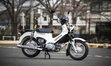 Lộ diện "người em" của Honda Super Cub, "uống" 1 lít xăng đi 67km: Giá khá "chát"