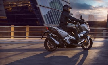 "Người em trẻ tuổi" của Honda ADV 150 bất ngờ về đại lý: Xe máy Honda SH "lép vế"