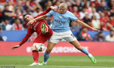 Haaland mờ nhạt, Man City để Liverpool giành Siêu cúp