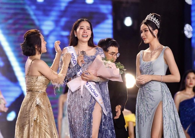 "Hậu" Miss World Vietnam 2022, Nam Em có hành động bất ngờ, lý giải việc khóc như mưa trên sân khấu ảnh 2