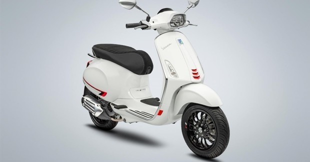 Xe máy Vespa Sprint 2022: Cánh mày râu mê mẩn với phong cách lịch lãm, đầy nam tính