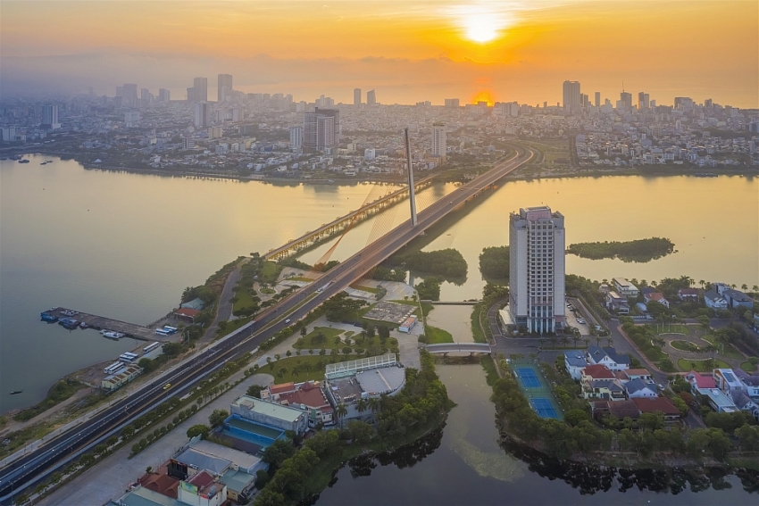 Thu hút người tài, người giàu và các “đại bàng” đến đầu tư là cách để Đà Nẵng sớm trở thành Singapore thứ hai của châu Á.