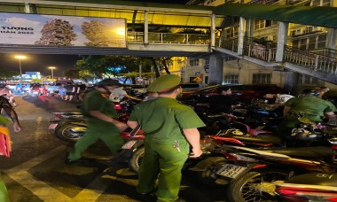 Có hay không tình trạng “bảo kê” các bãi trông giữ xe trái phép quanh phố đi bộ hồ Hoàn Kiếm?