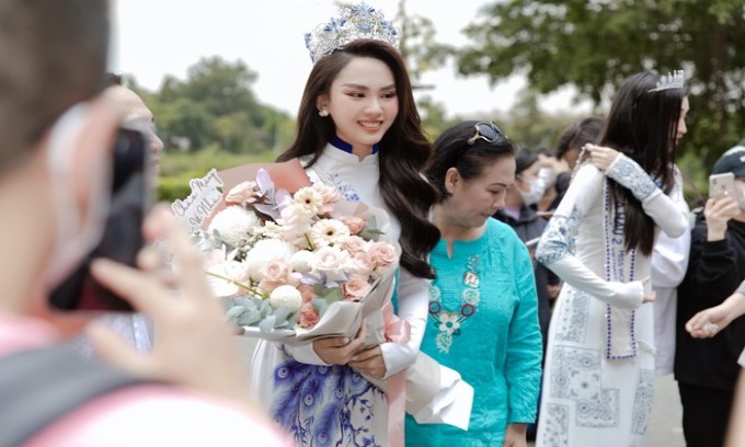 Chuyến trở về ý nghĩa của Hoa hậu Mai Phương trước khi lên đường thi "Miss World"