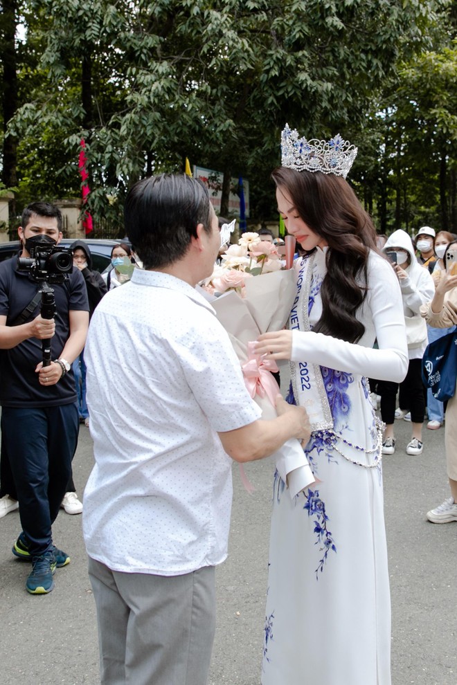 Chuyến trở về ý nghĩa của Hoa hậu Mai Phương trước khi lên đường thi "Miss World" ảnh 6