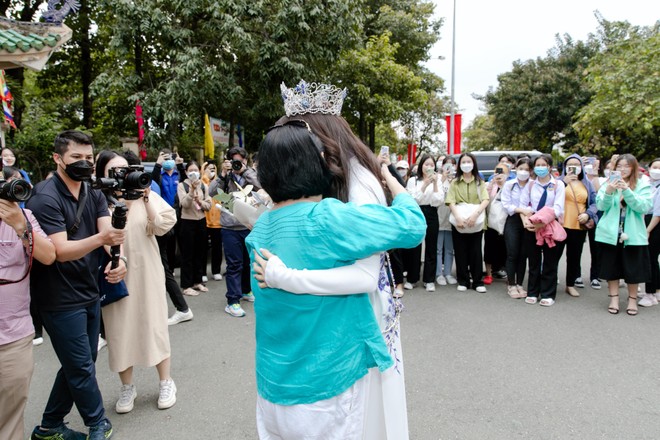 Chuyến trở về ý nghĩa của Hoa hậu Mai Phương trước khi lên đường thi "Miss World" ảnh 8