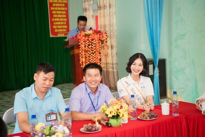 Hoa hậu Nông Thuý Hằng khởi đầu hành trình khuyến học tại Hà Giang ảnh 10