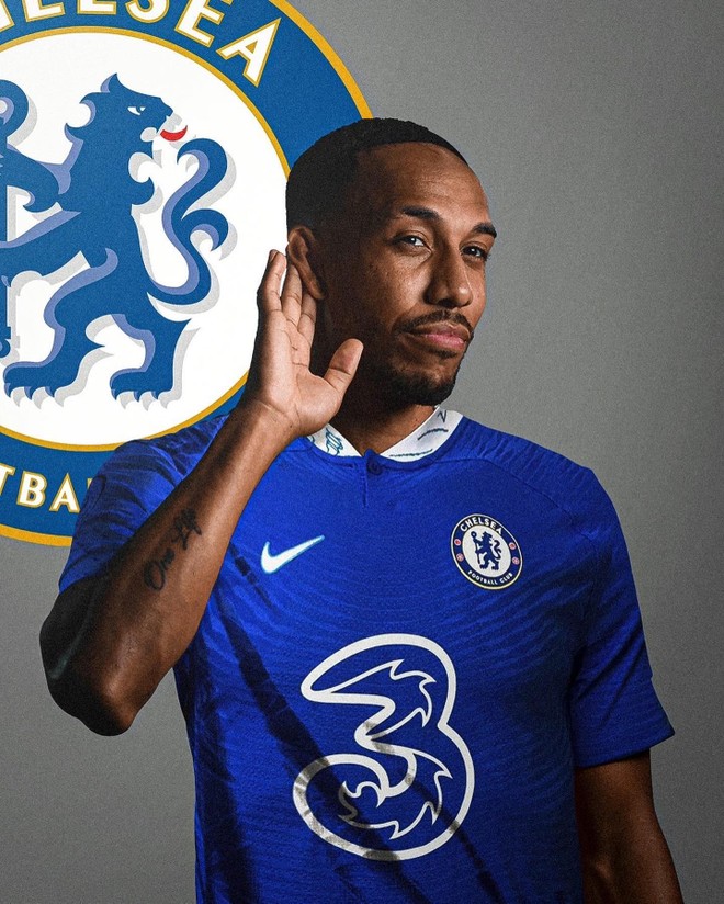 Chelsea chiêu mộ thành công Aubameyang từ Barca ảnh 1