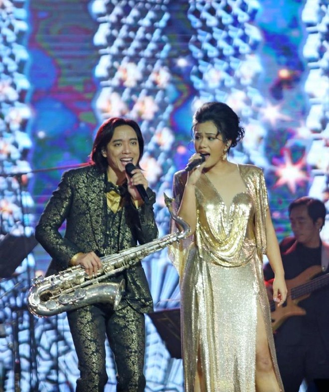 Việt Hương - Hoài Phương tay trong tay đến buổi giới thiệu liveshow "Hoài Phương in Concert" ảnh 2