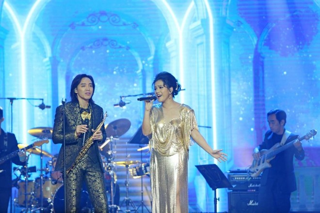 Việt Hương - Hoài Phương tay trong tay đến buổi giới thiệu liveshow "Hoài Phương in Concert" ảnh 4