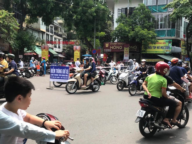 Nhộn nhịp chợ Trung thu Hàng Mã, những nguy cơ tiềm ẩn khó lường ảnh 2