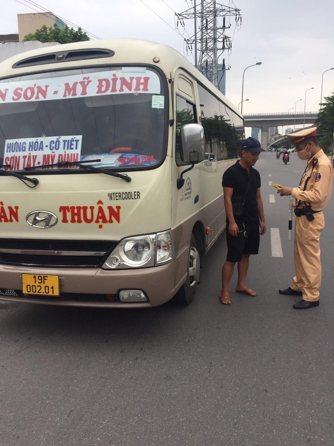 Lái xe “cù nhầy", đỗ tràn lan quanh bến xe đón trả khách ảnh 8