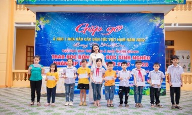 Á hậu Lương Thị Hoa Đan giản dị trong hành trình khuyến học tại quê nhà