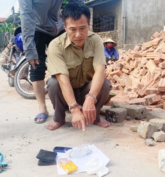 Thu giữ đủ loại ma túy, súng trong nhà ‘ông trùm’ ở Bắc Giang ảnh 1