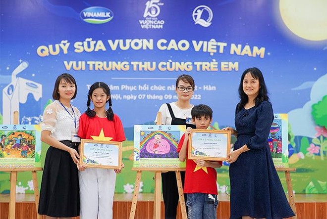 Thêm một mùa Trung thu ấm áp trong hành trình 15 năm của Quỹ sữa Vươn cao Việt Nam ảnh 7