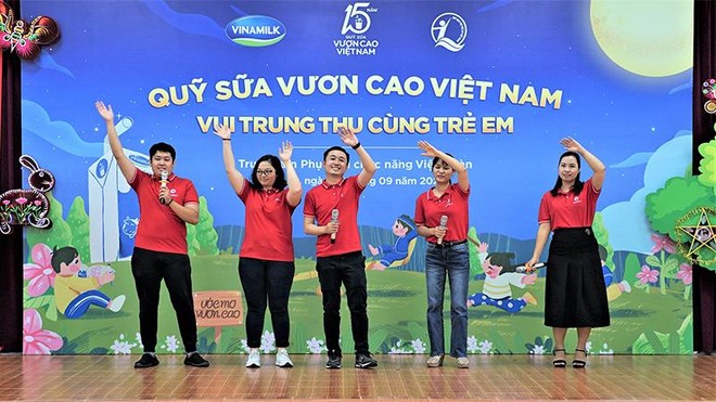 Thêm một mùa Trung thu ấm áp trong hành trình 15 năm của Quỹ sữa Vươn cao Việt Nam ảnh 8