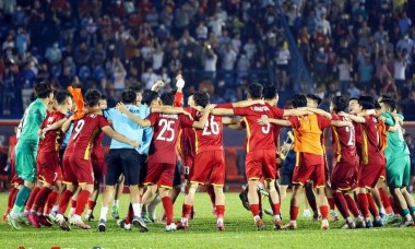 U20 Việt Nam mất cả ngày di chuyển tới Indonesia