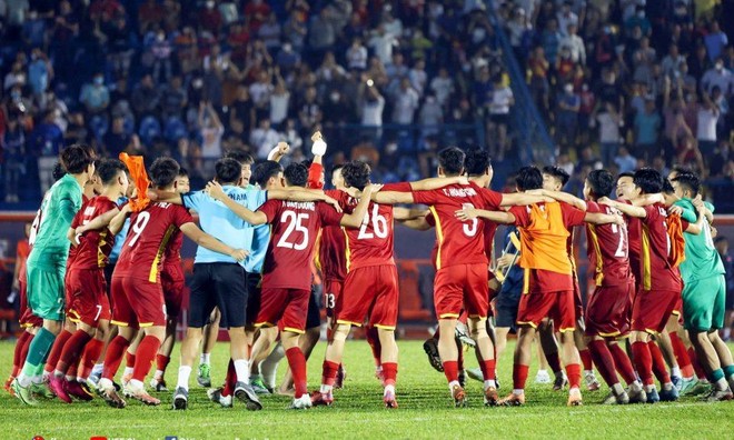 U20 Việt Nam mất cả ngày di chuyển tới Indonesia ảnh 1