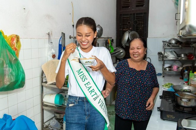 Miss Earth Việt Nam 2022 - Thạch Thu Thảo giản dị chơi đùa cùng các em nhỏ làng SOS ảnh 7