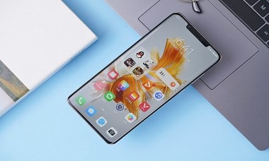 Mẫu điện thoại thiết kế khá giống iPhone 12, sử dụng chip Snapdragon "lạ", camera zoom 200x