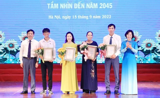 Bốn thí sinh đoạt giải Nhất hội thi tìm hiểu Nghị quyết 15 về phương hướng phát triển Thủ đô Hà Nội ảnh 2