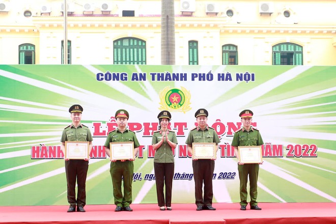 Công an Hà Nội phát động hành trình "Giọt máu nghĩa tình 2022" ảnh 2