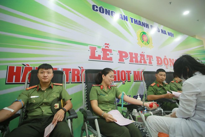 Công an Hà Nội phát động hành trình "Giọt máu nghĩa tình 2022" ảnh 5