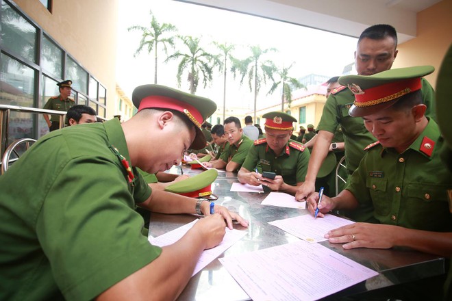 Công an Hà Nội phát động hành trình "Giọt máu nghĩa tình 2022" ảnh 6