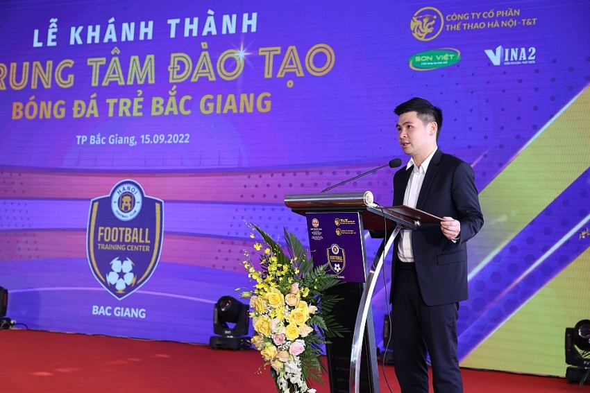 Ông Đỗ Vinh Quang - Phó Chủ tịch HĐQT, Phó Tổng Giám đốc Tập đoàn T&T Group, Chủ tịch CLB bóng đá Hà Nội - phát biểu tại lễ khánh thành Trung tâm Đào tạo bóng đá trẻ Bắc Giang.