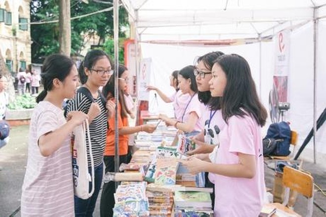 "Lượm đây" thu gom quần áo cũ, sách vở ủng hộ học sinh nghèo ảnh 1