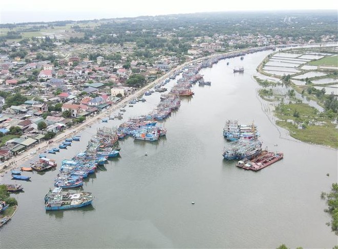 Ứng phó siêu bão Noru: Toàn Đà Nẵng tạm nghỉ việc, học sinh nhiều địa phương nghỉ học ảnh 4