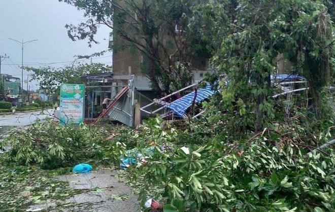 Họp khẩn với địa phương trong tâm bão số 4, Phó Thủ tướng yêu cầu lưu ý hoàn lưu bão ảnh 3