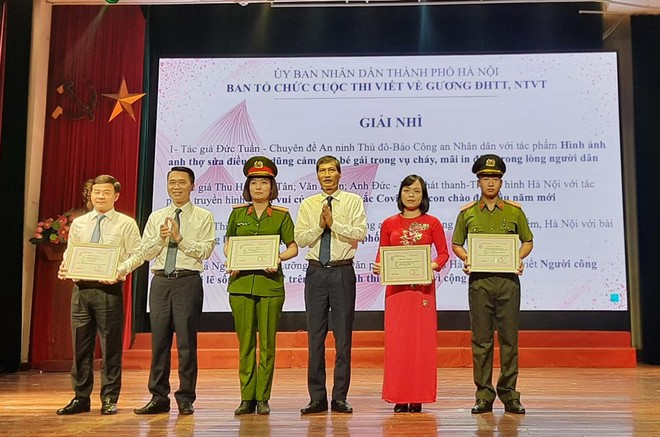 An ninh Thủ đô đoạt giải Nhì cuộc thi viết về "Gương điển hình tiên tiến, người tốt, việc tốt" năm 2022 ảnh 2