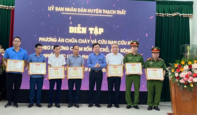 Diễn tập phương án chữa cháy bằng xe ba gác tại làng nghề đầu tiên ở Hà Nội ảnh 5