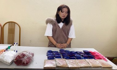 Người phụ nữ 'xách' 6 bánh heroin và 12.000 viên ma túy