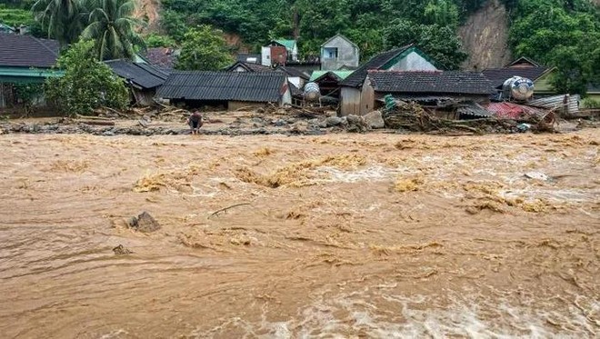 Lũ quét kinh hoàng ở Kỳ Sơn: Vẫn còn 2 bản làng bị cô lập, lực lượng chức năng nỗ lực thông đường ảnh 1