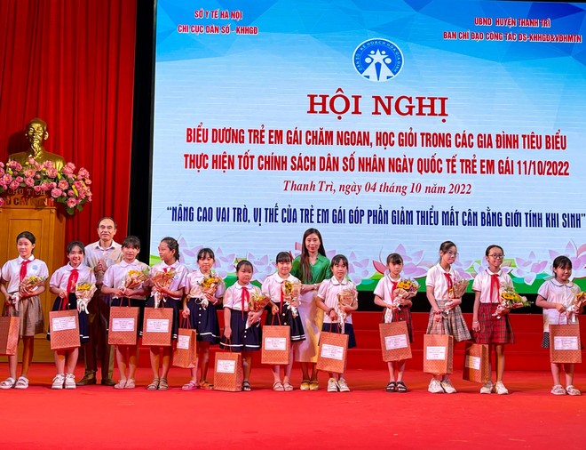 Hà Nội biểu dương 100 trẻ em gái chăm ngoan học giỏi, nỗ lực kéo giảm mất cân bằng giới tính ảnh 1