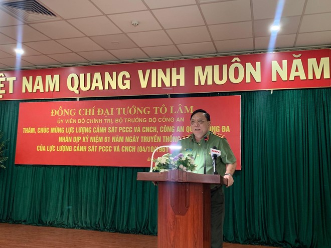 Bộ trưởng Tô Lâm thăm, động viên lực lượng Cảnh sát PCCC và CNCH Công an quận Đống Đa ảnh 5