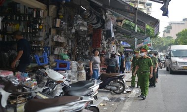 Quận Hoàn Kiếm giải tỏa toàn bộ hành lang, trả lại lòng đường hè phố phục vụ người dân đi lại