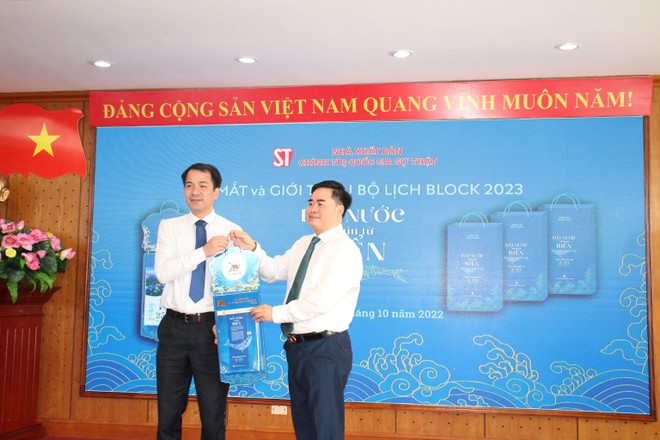 Quảng bá vẻ đẹp biển đảo Việt Nam trên bộ lịch bloc năm 2023 ảnh 1