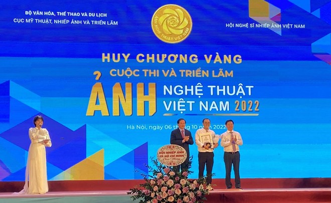 Tay máy Lê Quang Thiện giành tấm huy chương Vàng duy nhất của Triển lãm Ảnh nghệ thuật Việt Nam 2022 ảnh 1