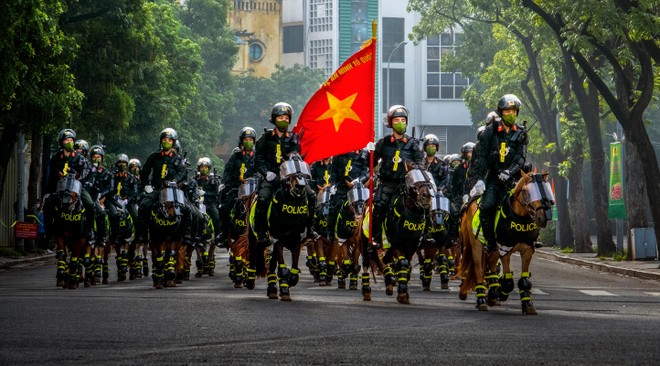 Tay máy Lê Quang Thiện giành tấm huy chương Vàng duy nhất của Triển lãm Ảnh nghệ thuật Việt Nam 2022 ảnh 7