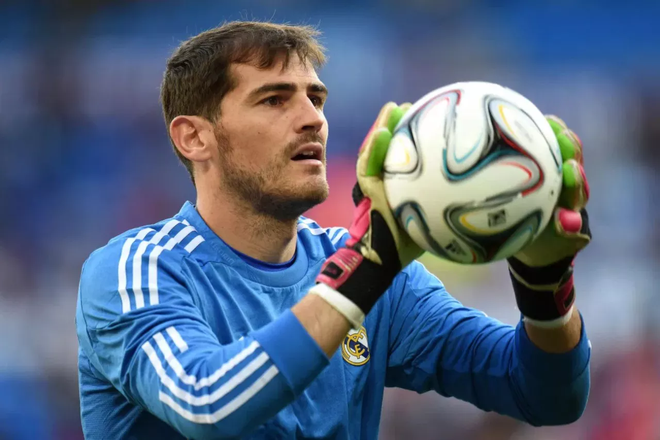 Thủ môn Casillas xóa dòng trạng thái thừa nhận mình là gay ảnh 2